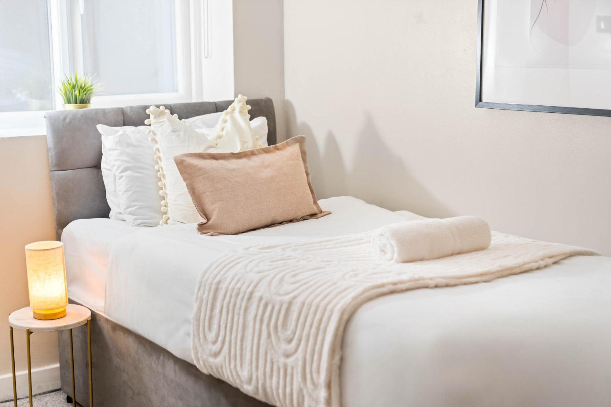 Holiday home 5 Bedrooms - 5 Bathrooms - Parking - Garden - 376 Birmingham