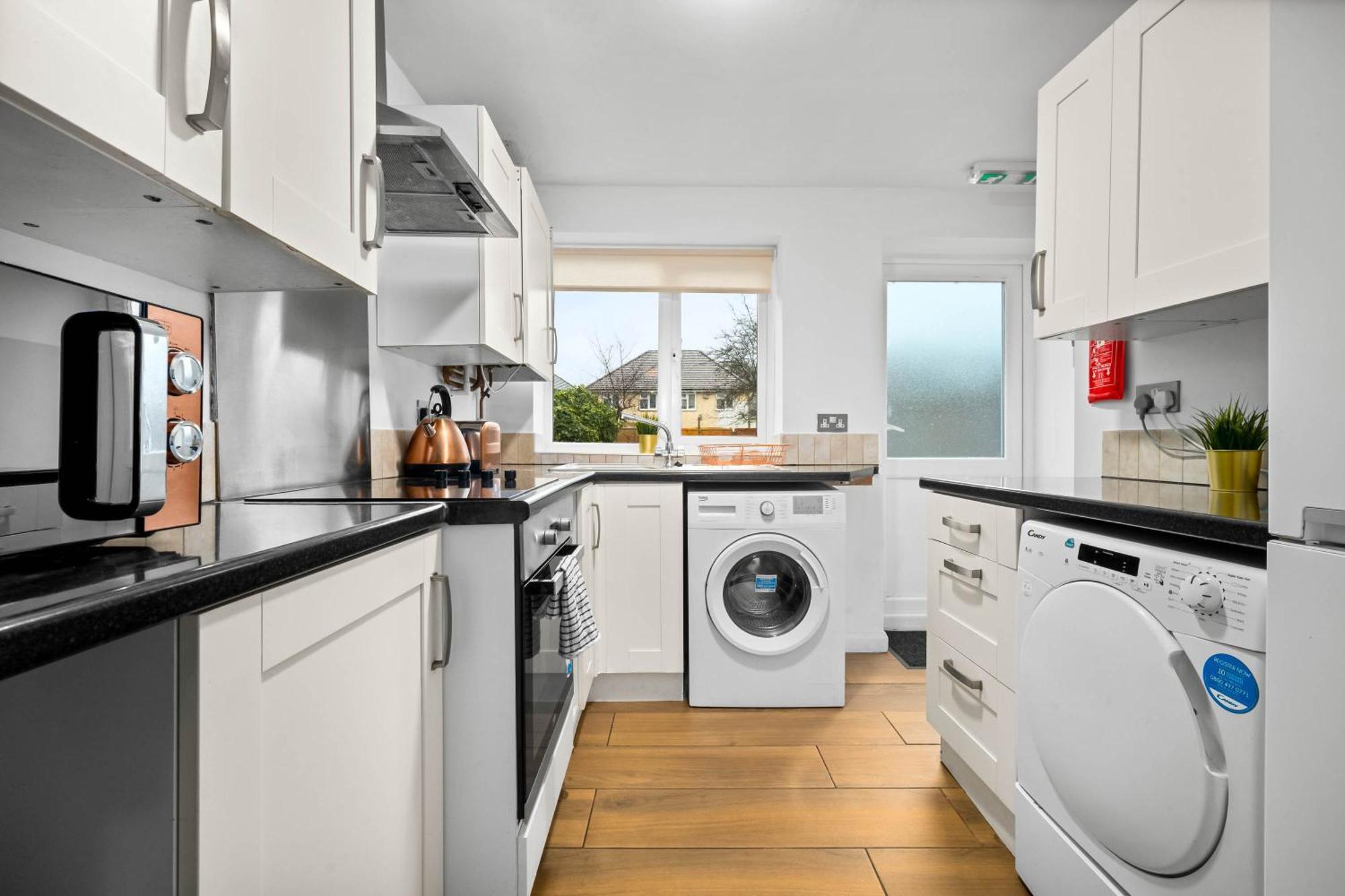 5 Bedrooms - 5 Bathrooms - Parking - Garden - 376 * Birmingham