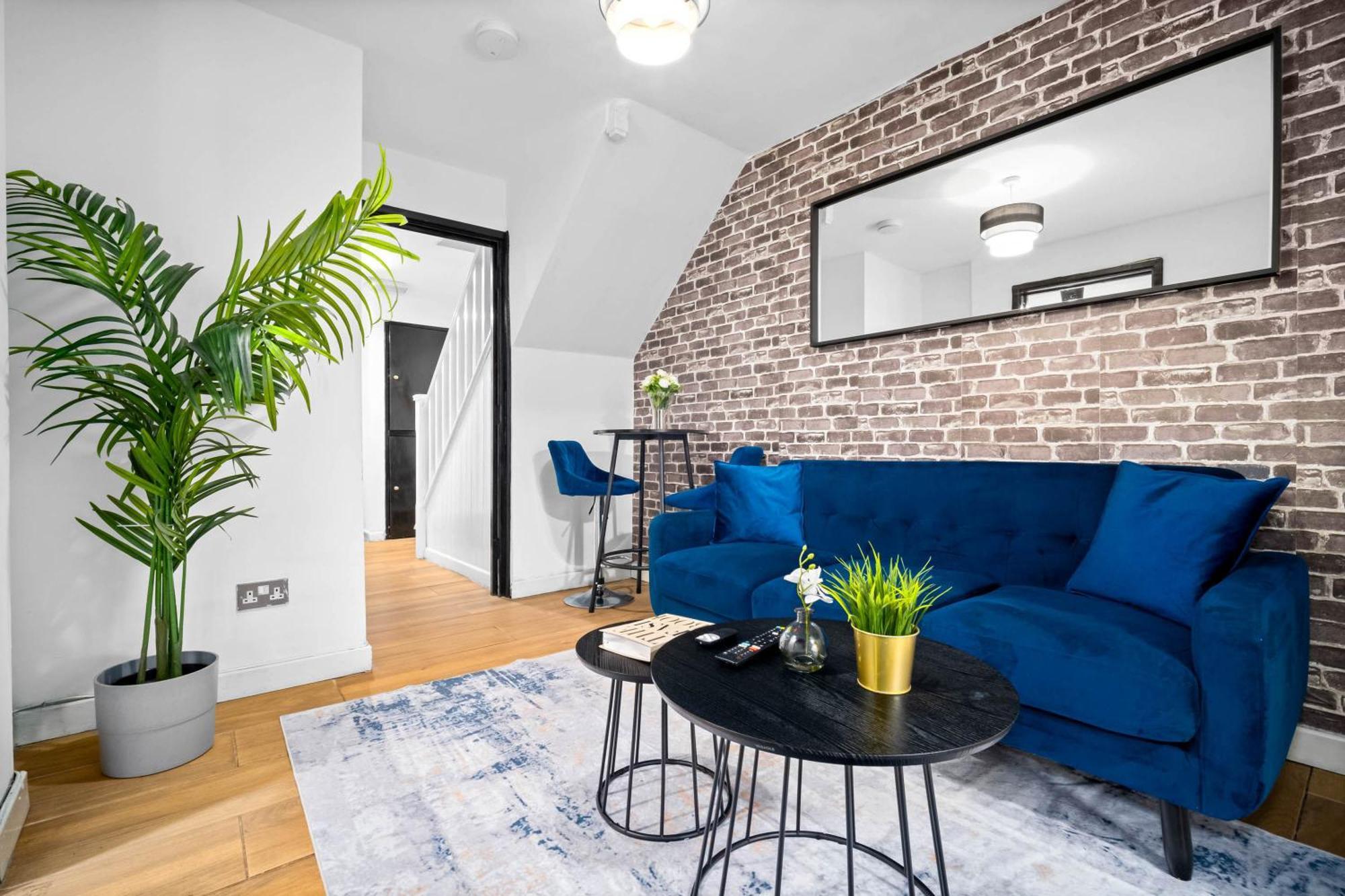 5 Bedrooms - 5 Bathrooms - Parking - Garden - 376 Birmingham