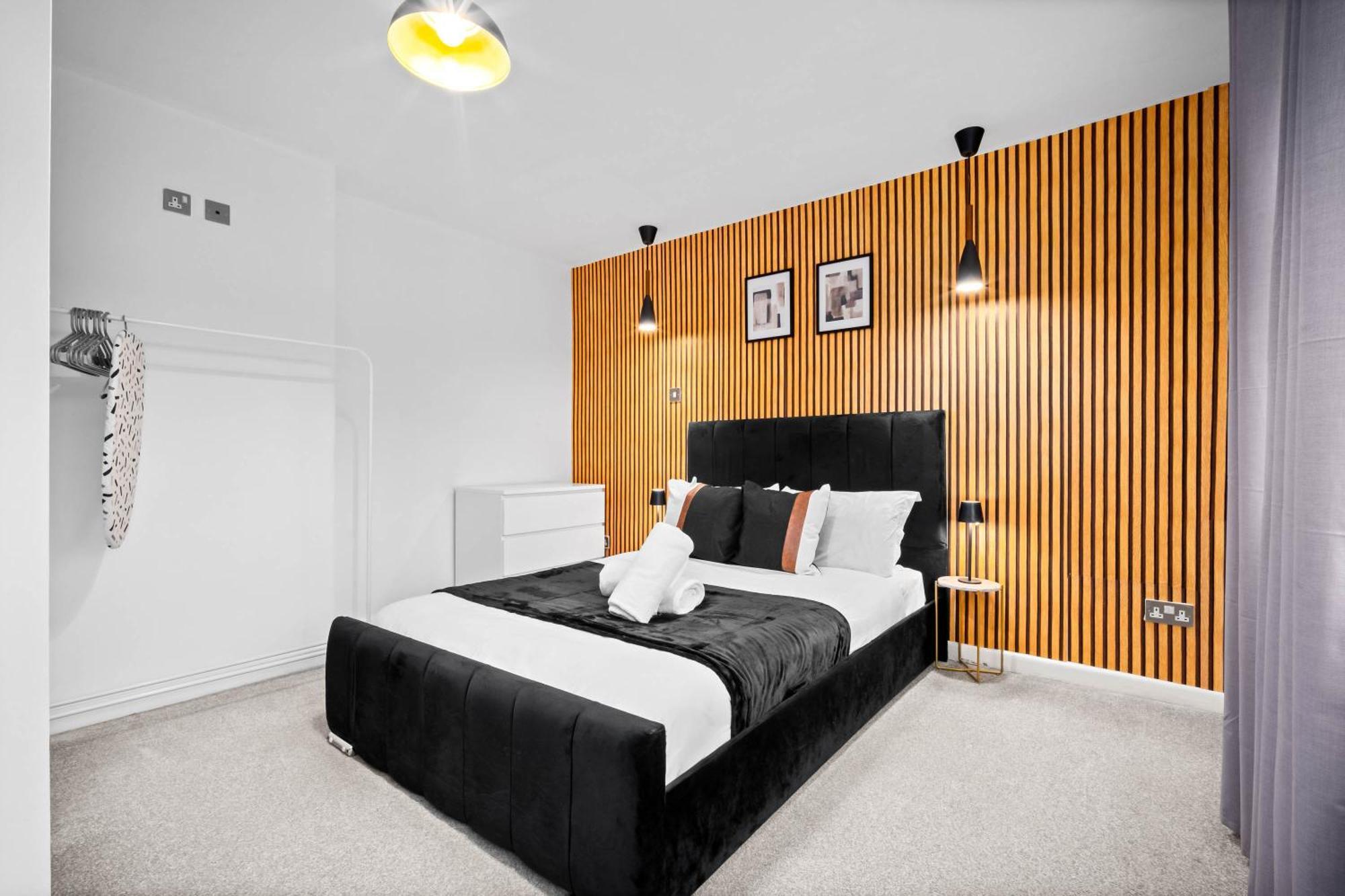 5 Bedrooms - 5 Bathrooms - Parking - Garden - 376 Birmingham