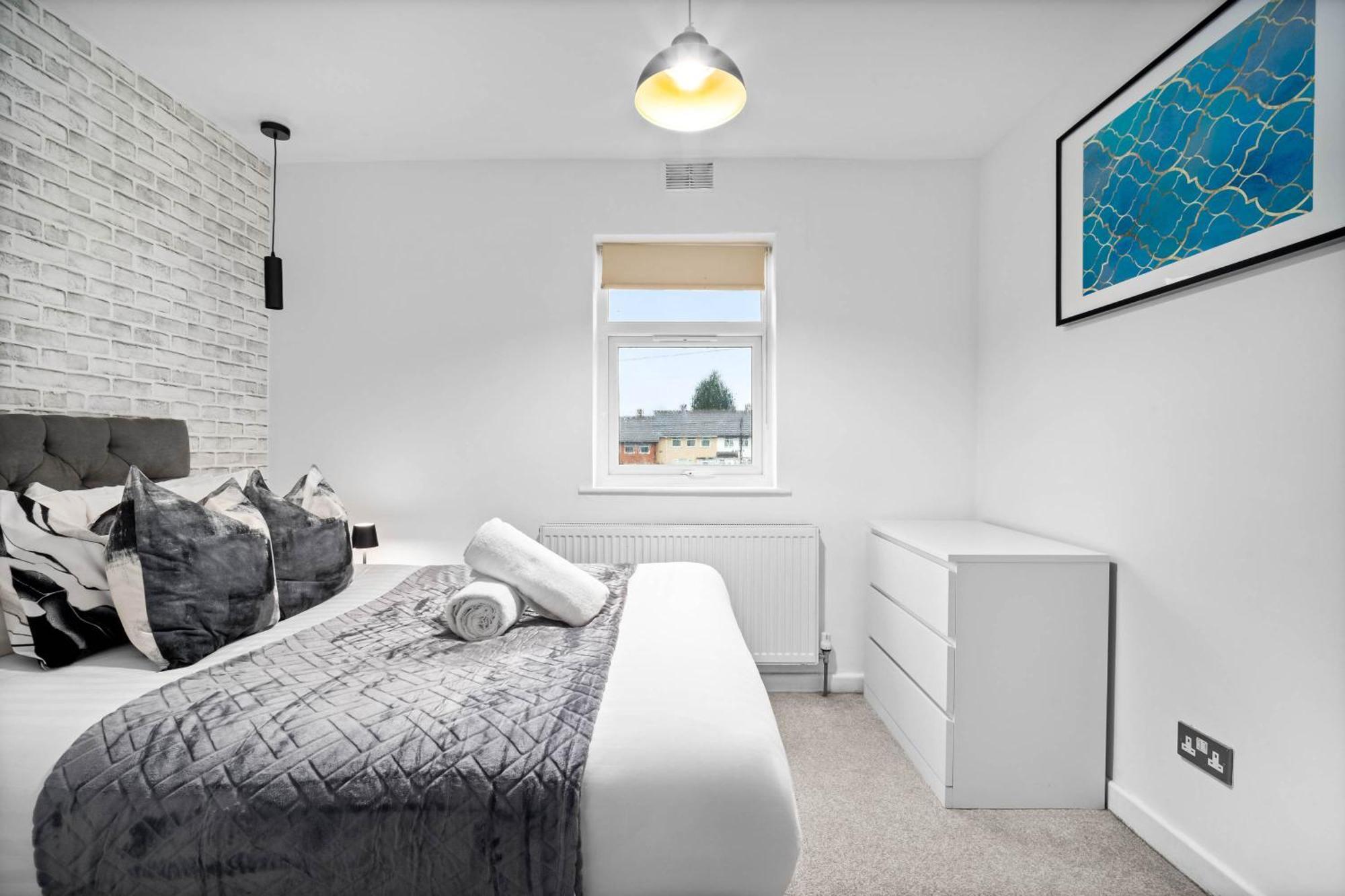 Holiday home 5 Bedrooms - 5 Bathrooms - Parking - Garden - 376