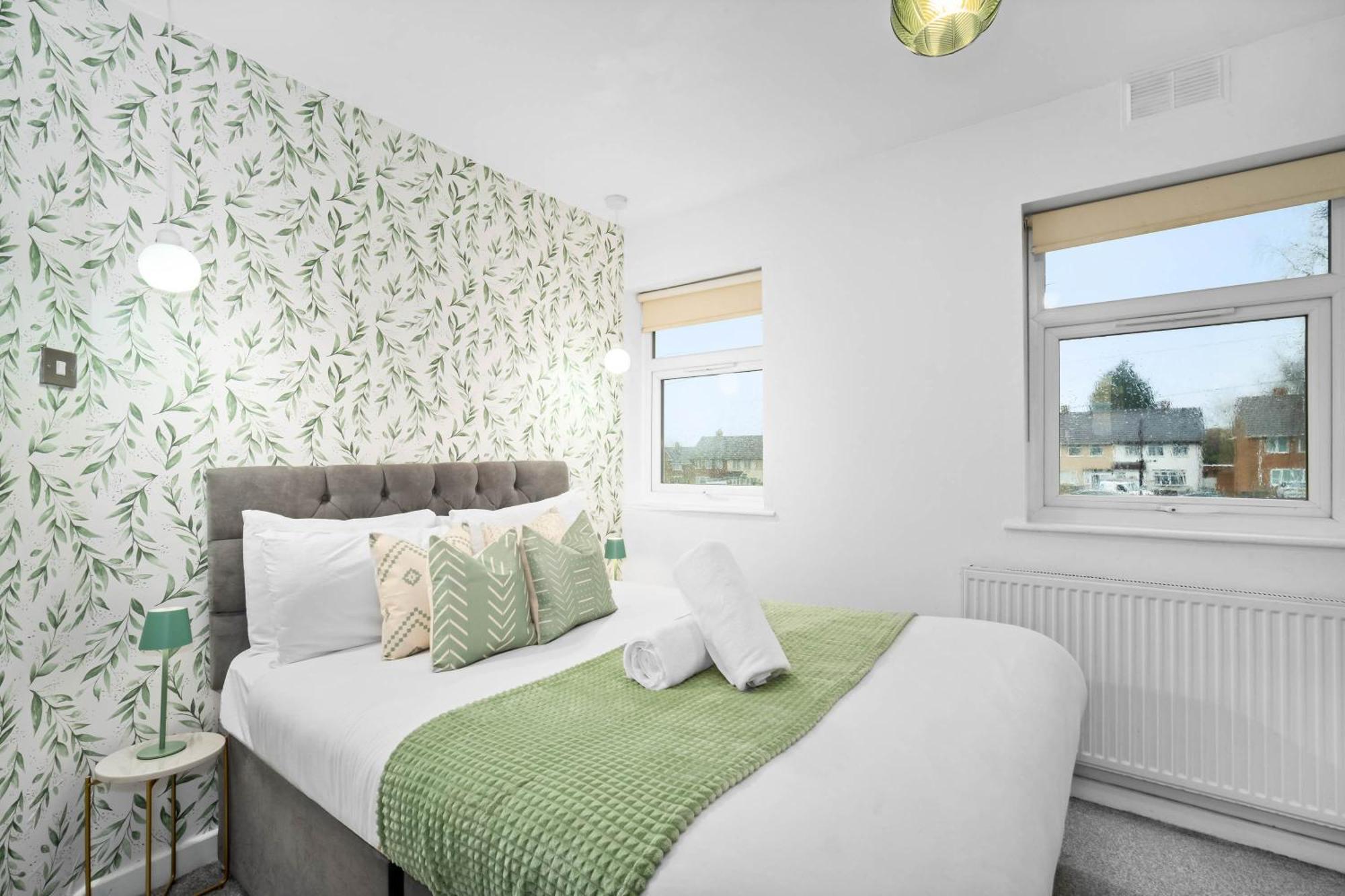 5 Bedrooms - 5 Bathrooms - Parking - Garden - 376 Birmingham