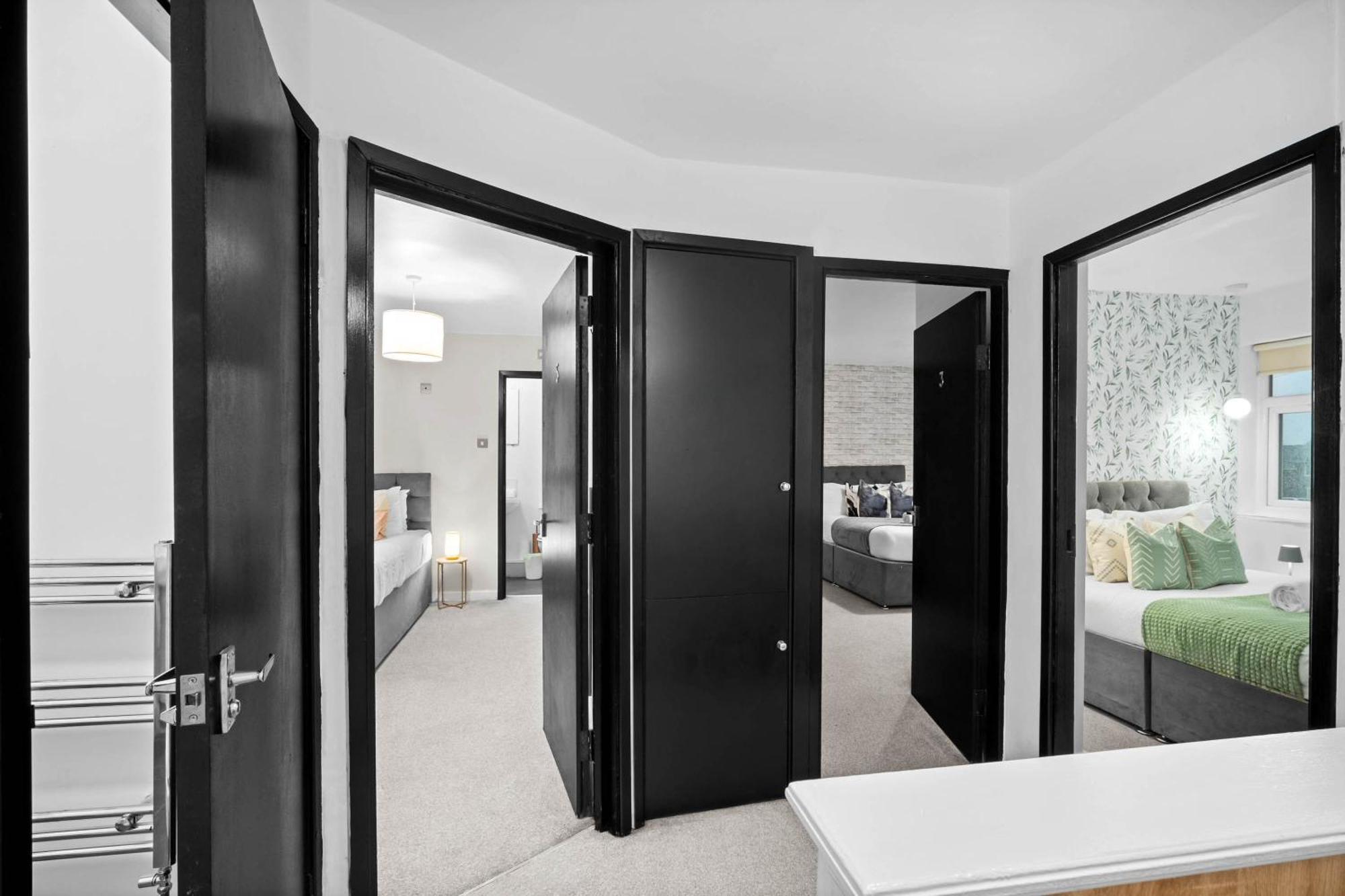 5 Bedrooms - 5 Bathrooms - Parking - Garden - 376