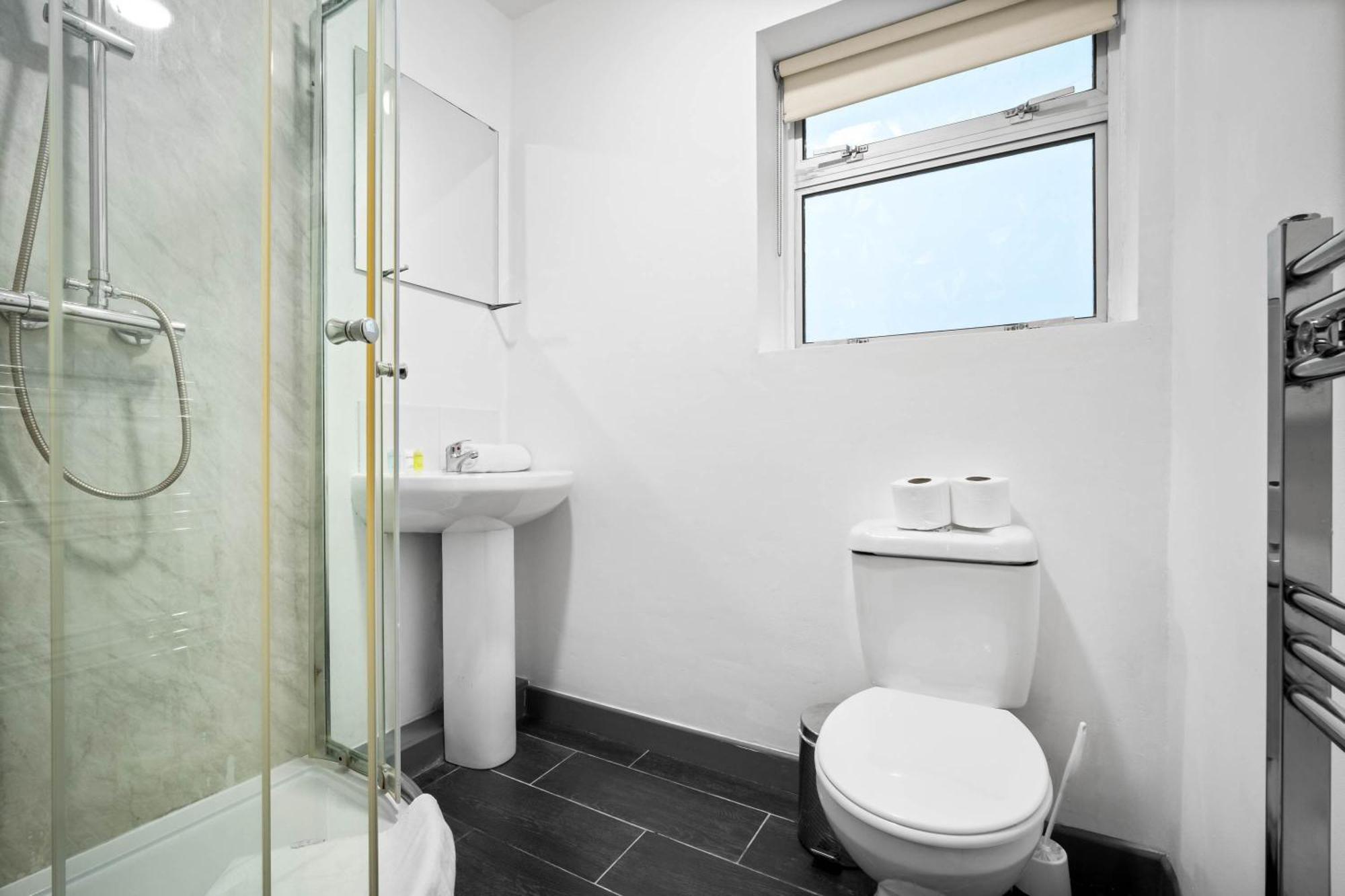 Holiday home 5 Bedrooms - 5 Bathrooms - Parking - Garden - 376