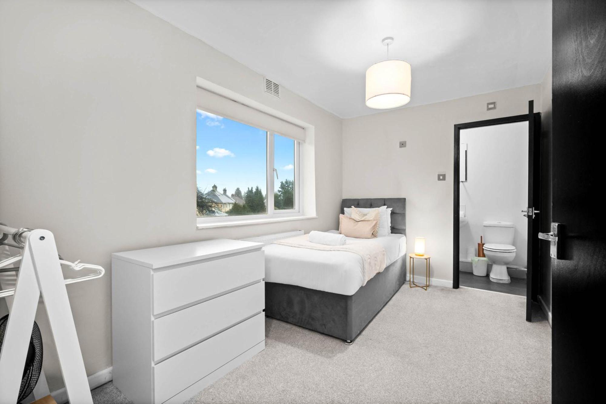 5 Bedrooms - 5 Bathrooms - Parking - Garden - 376 Holiday home Birmingham