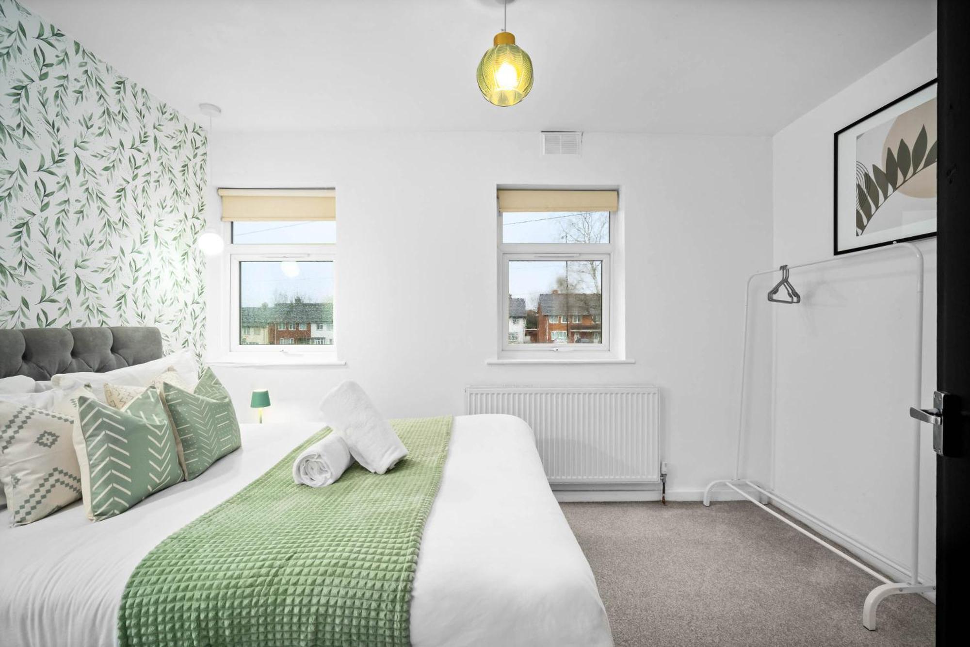 5 Bedrooms - 5 Bathrooms - Parking - Garden - 376 * Birmingham